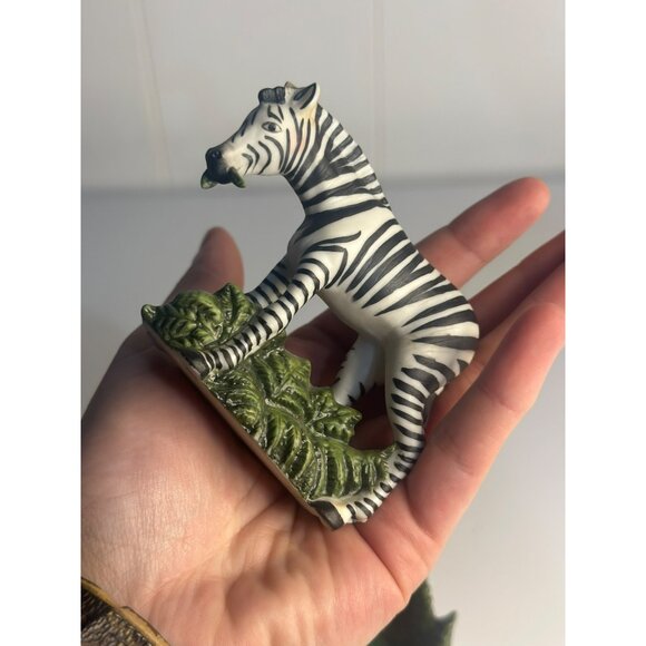 VTG Franklin Mint 1988 Wilderness Zebra 3.25" Painted Safari-Surprises Animal - Picture 4 of 7